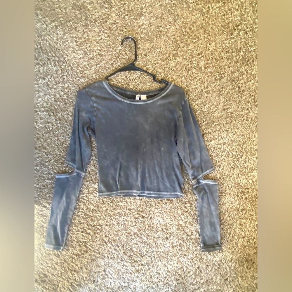 Gray long sleeve crop top